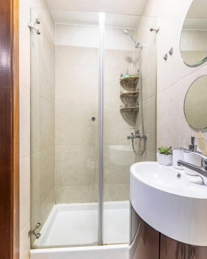 Modern Private Suite With Balcony & Bathroom - King And Queen Beds Vila Nova de Gaia Bagian luar foto