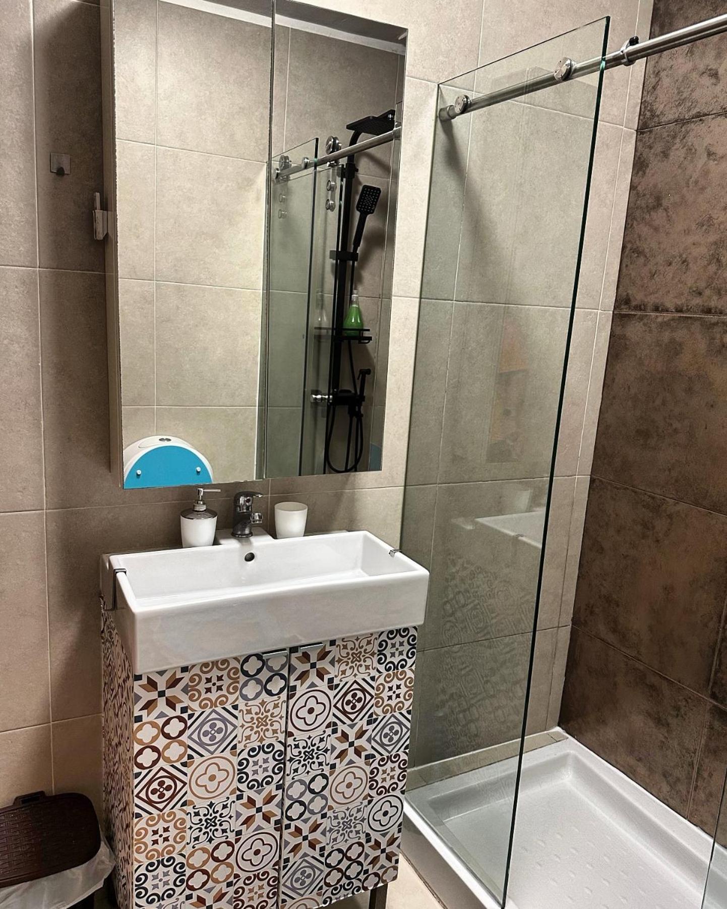 Modern Private Suite With Balcony & Bathroom - King And Queen Beds Vila Nova de Gaia Bagian luar foto