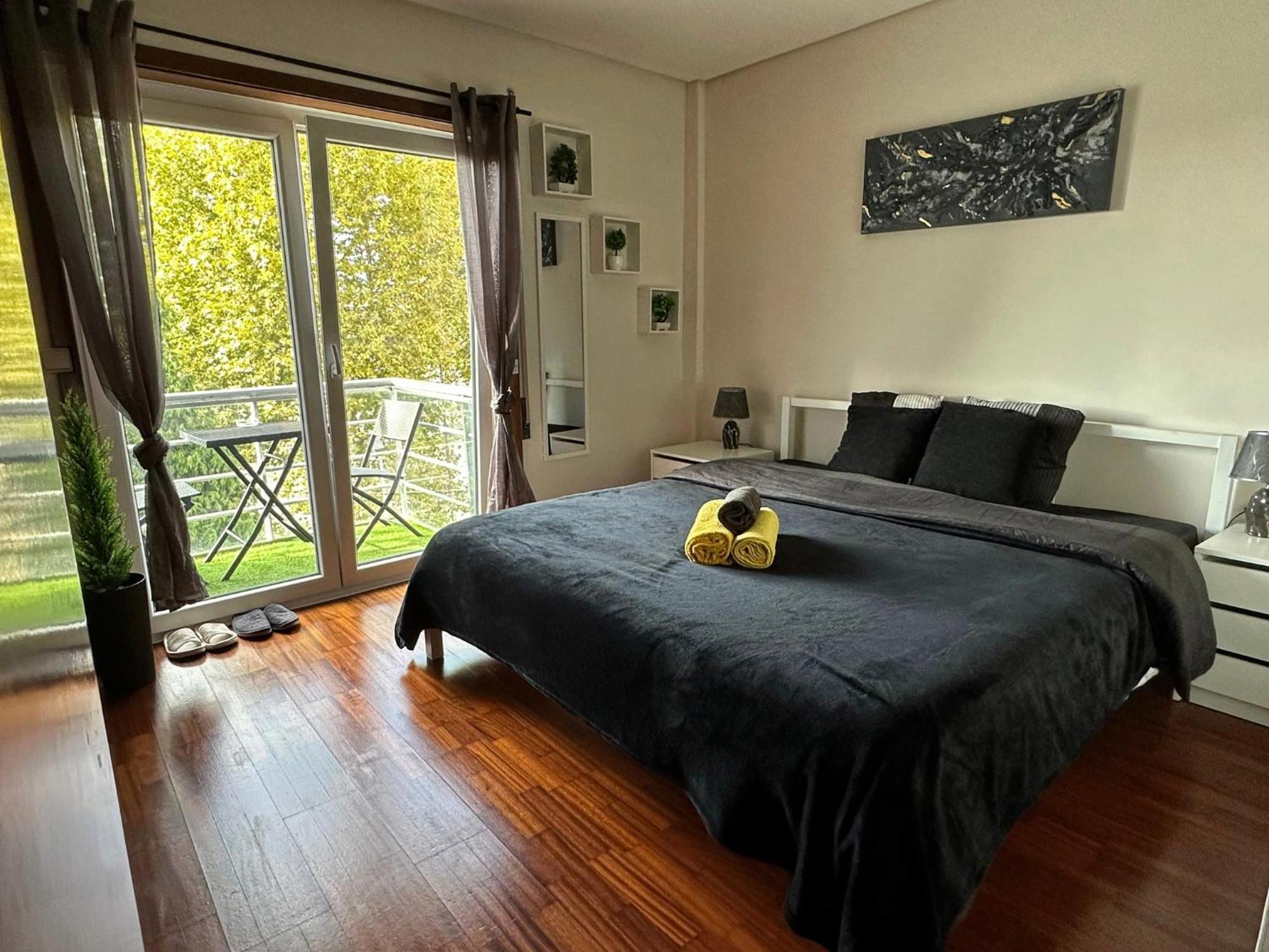 Modern Private Suite With Balcony & Bathroom - King And Queen Beds Vila Nova de Gaia Bagian luar foto